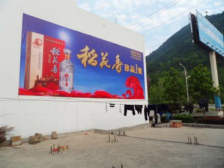 嘉鱼墙体喷绘广告效果怎么样？
