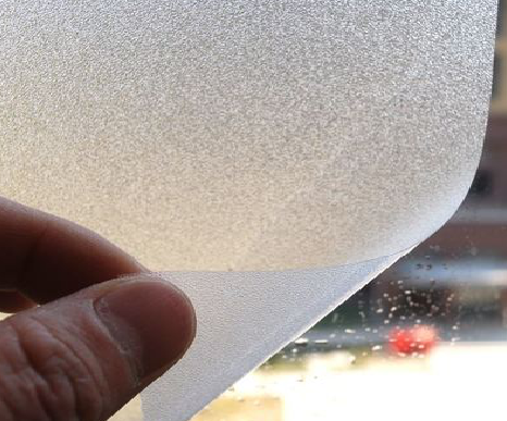 嘉鱼玻璃门外面粘广告用什么材料好？