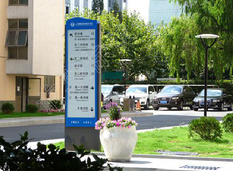 嘉鱼哪些因素影响宣传栏的制作？